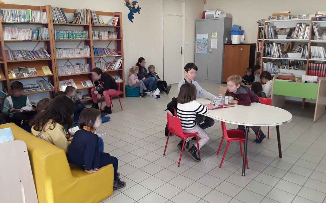 Lecture d’histoires de Noël.